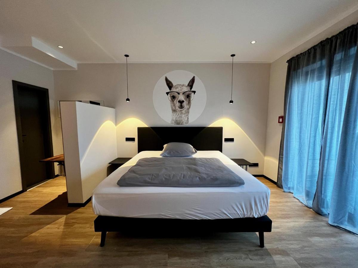 Hotel Drei Hoefe ฟรีดริชสดอร์ฟ ภายนอก รูปภาพ