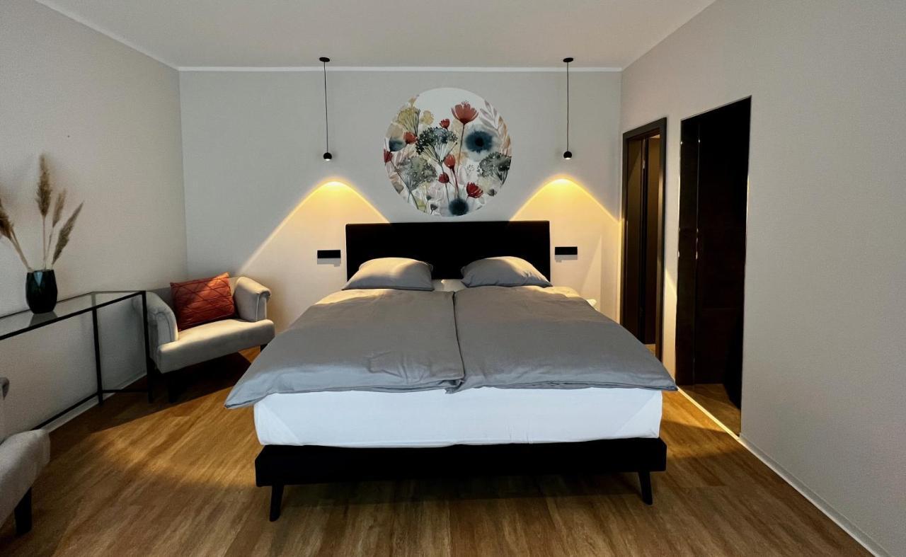 Hotel Drei Hoefe ฟรีดริชสดอร์ฟ ภายนอก รูปภาพ